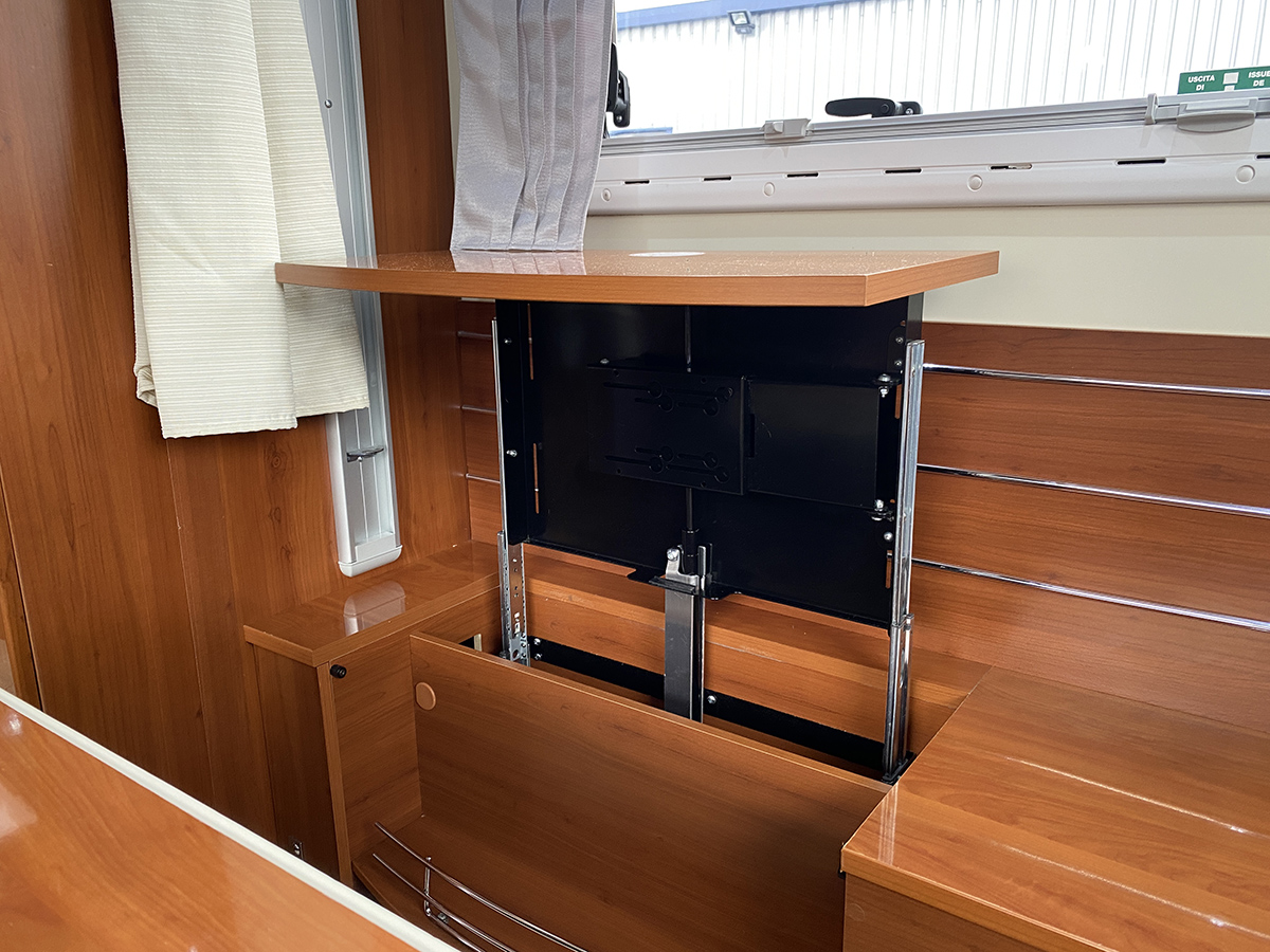 Mobilvetta K-Yacht Teknoline 80 thumbnail 4