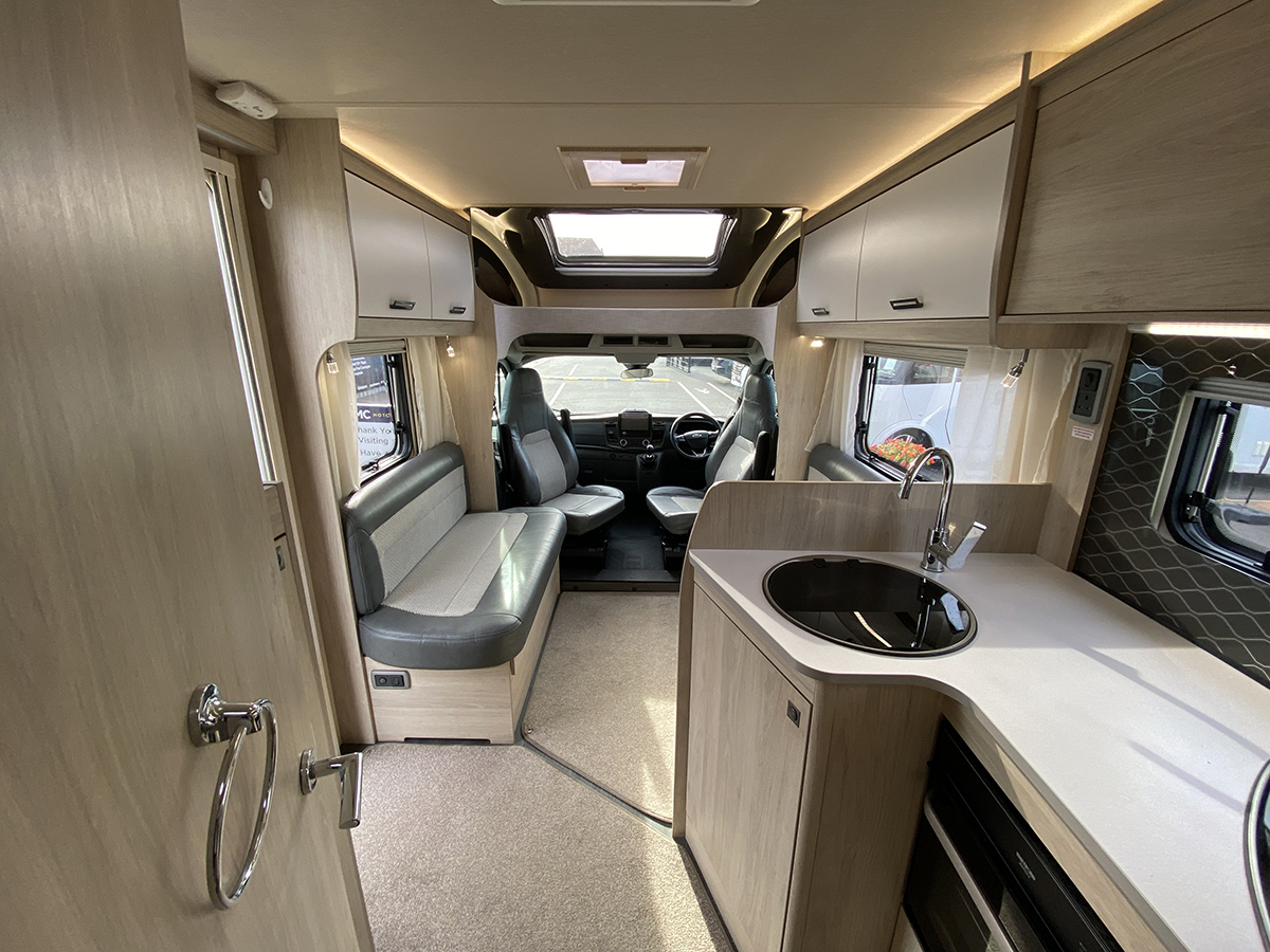Auto-Trail F-Line F60 thumbnail 2
