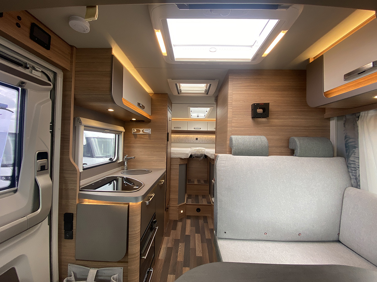 Weinsberg CaraCore 650 MEG thumbnail 2